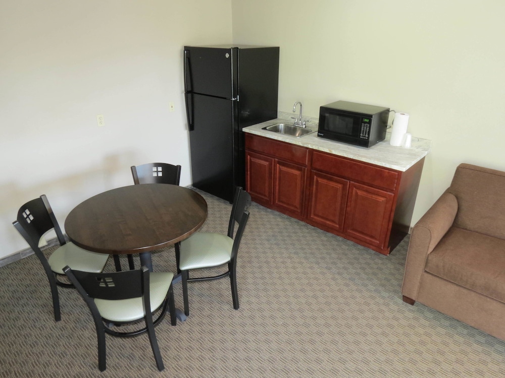 Edgewater Hotel - photo 7