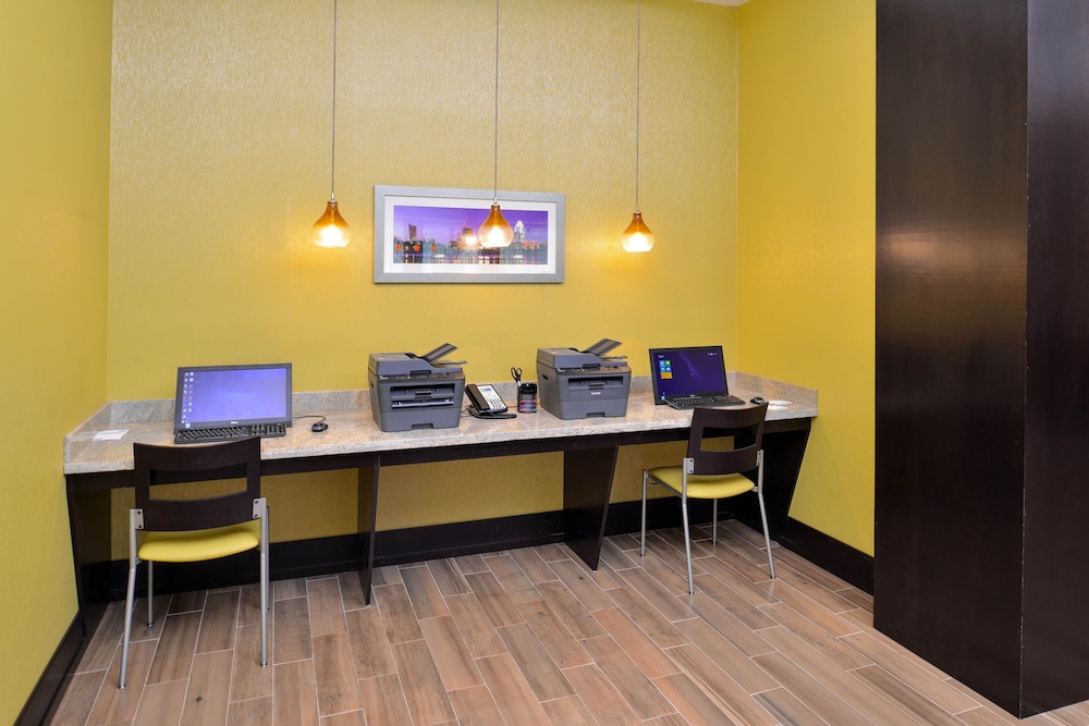 Holiday Inn Express & Suites Austin South by IHG - photo 42