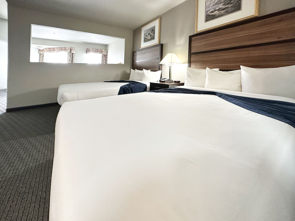 BayVue Hotel Resort and Suites - photo 29