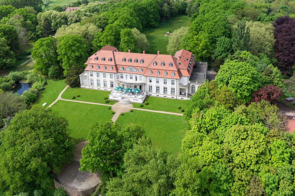Hotel Schloss Storkau — Tangermuende — photo 2