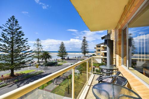 Sandhurst 5 — 4-Star Luxury Hotel in The Entrance, Australia