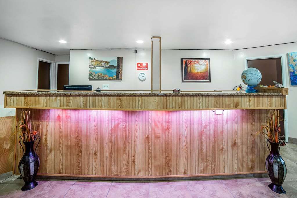 Econo Lodge Lewiston - photo 17