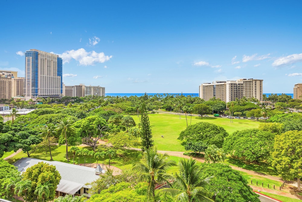Luana Waikiki Hotel & Suites - photo 105