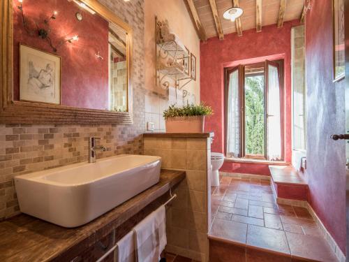 Agriturismo Azienda Agricola La Roccaia — 4-Star Luxury Hotel in San Gimignano, Italy