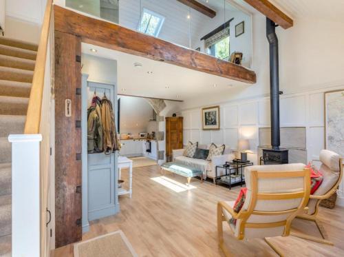 Lyme Tree Farm Cottages Hotching Barn and Knockstone Cottage — 4-Star Luxury Hotel in Tideswell, United Kingdom