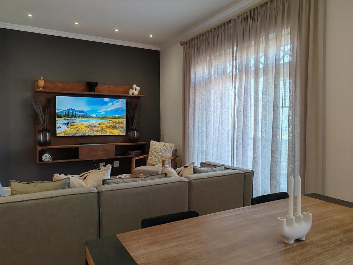 Surfers Corner Luxury Penthouse