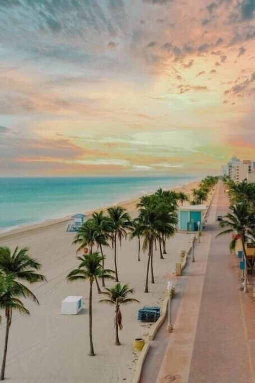 Coastal Studio by Hollywood Beach Boardwalk - photo 18