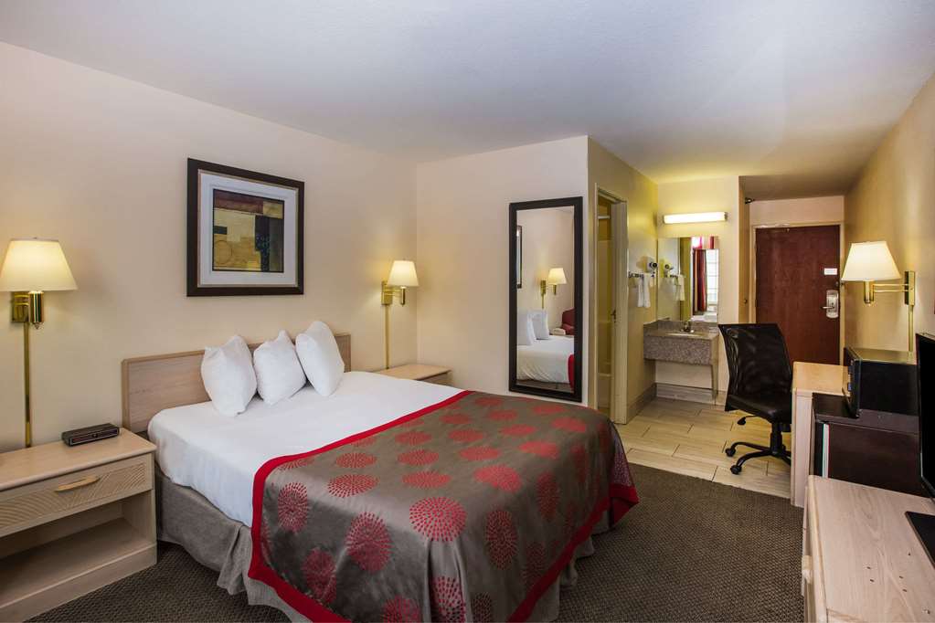 Ramada by Wyndham Sioux Falls - photo 9