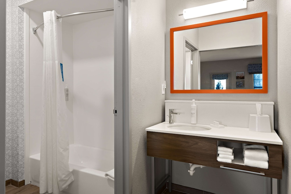 Hampton Inn & Suites by Hilton Petoskey - photo 48