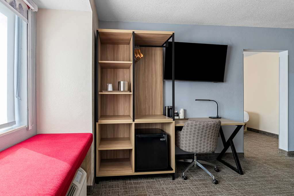 Best Western Buffalo Inn Suites - photo 18