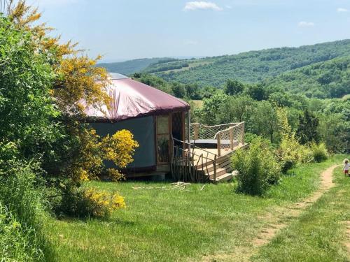 Yourte 2 4 personnes avec SPA - carbon neutral hotel in Unknown City