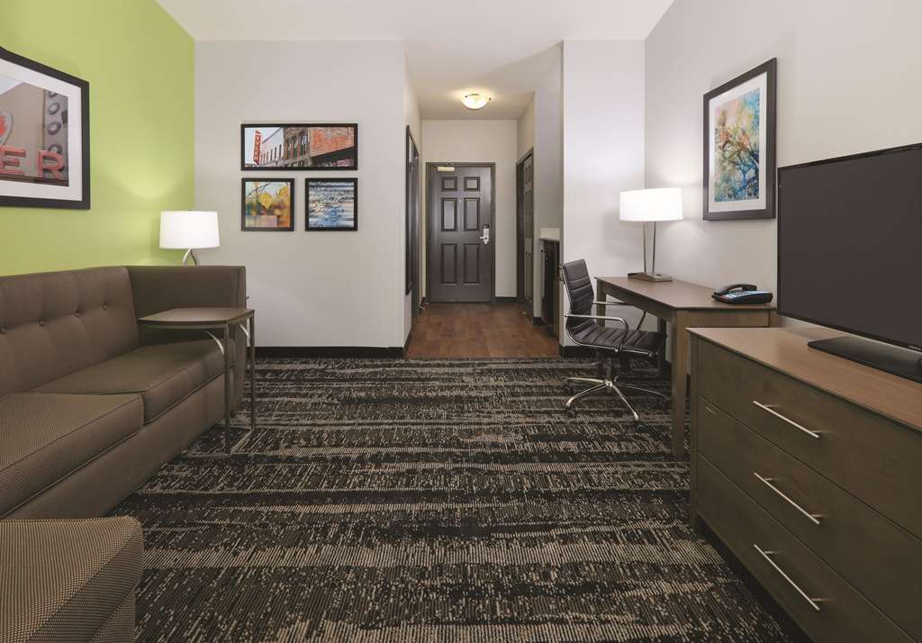 La Quinta Inn & Suites by Wyndham Tyler South - photo 26