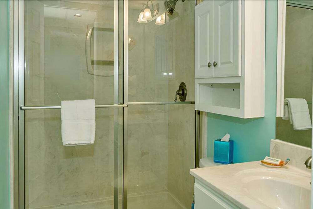 Edgewater Tower 3 Unit 308 627840 by RedAwning - photo 12