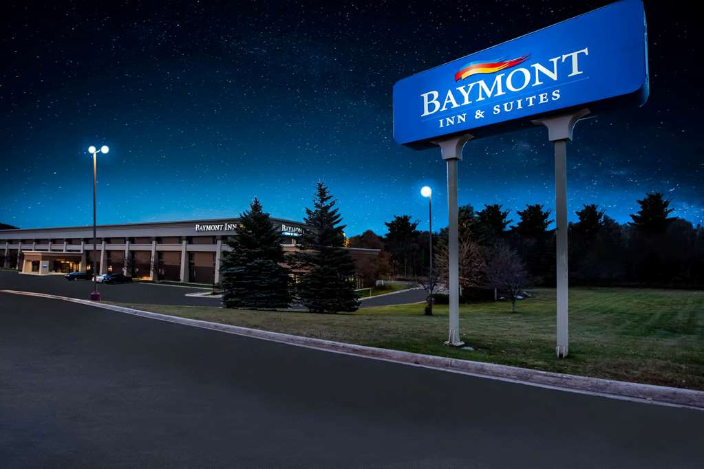 Baymont by Wyndham Traverse City - photo 2