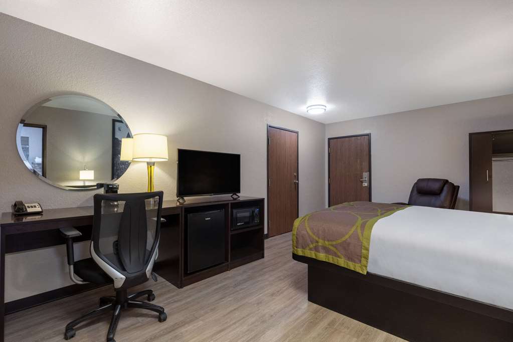 Super 8 by Wyndham St. Regis - photo 29