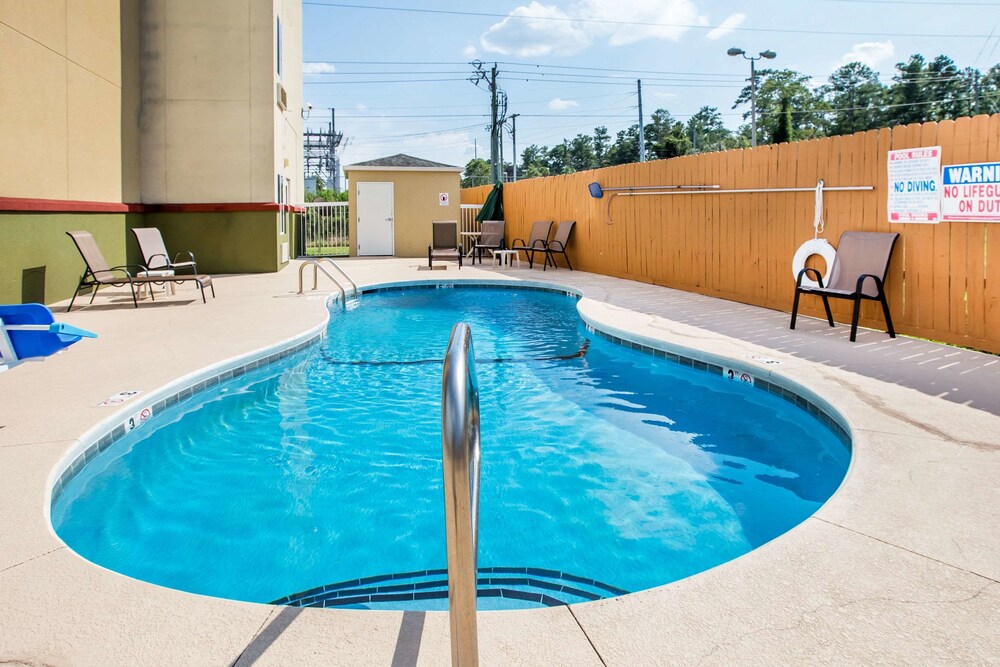 Econo Lodge Valdosta - photo 23