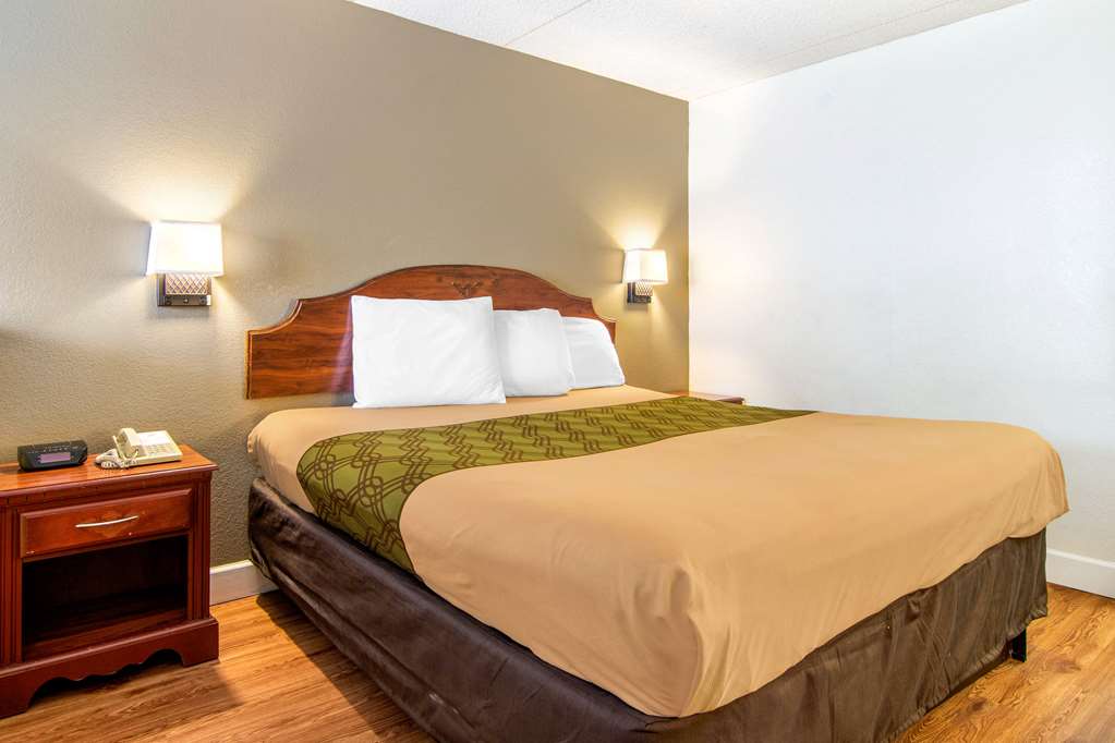 Econo Lodge Inn & Suites near Chickamauga Battlefield - photo 22