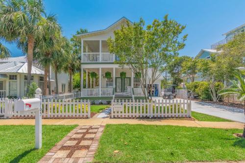 The Charleston Free Golf Cart Priv Pool Oasis in Destin, United States