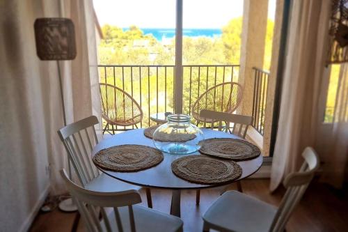 Charmant T2 Au Calme Avec Vue Mer Proche Centre de Collioure Et Parking in Collioure, France