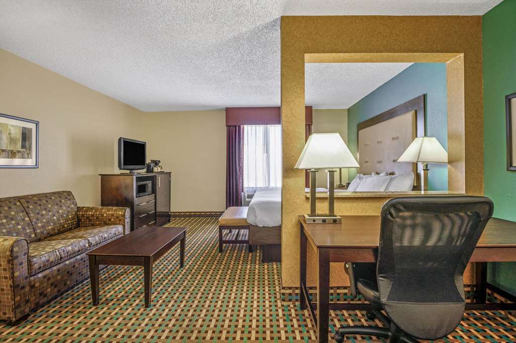 La Quinta Inn by Wyndham Columbia SE Fort Jackson - photo 31