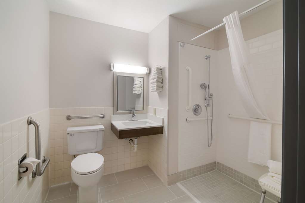 Econo Lodge Williston - photo 8