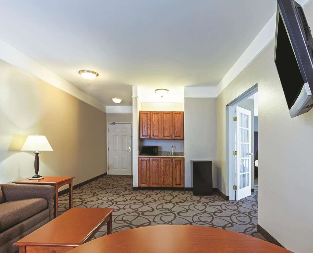 La Quinta Inn & Suites by Wyndham Granbury - photo 20