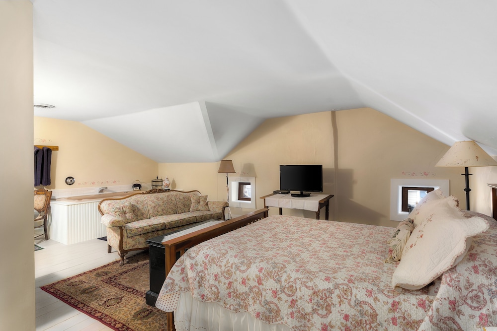 The Stagecoach Inn Bed & Breakfast and Five20 Social Stop - photo 23
