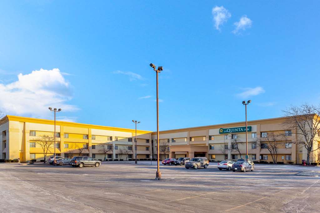 La Quinta Inn by Wyndham Chicago Willowbrook - photo 2