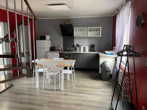 Le Temps D Un Instant Dependance — hotel in Solre-Le-Chateau