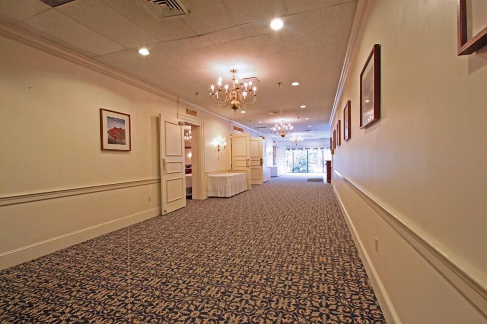 Fireside Inn & Suites West Lebanon - photo 21