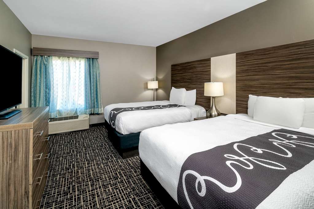 La Quinta Inn & Suites by Wyndham Forsyth - photo 23