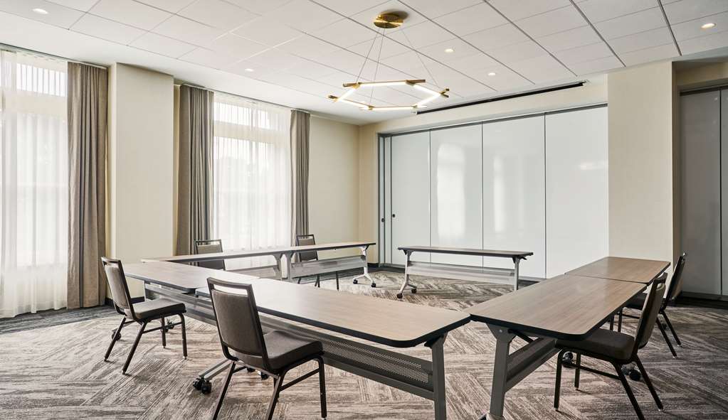 Hyatt House Chicago Medical University District - photo 18