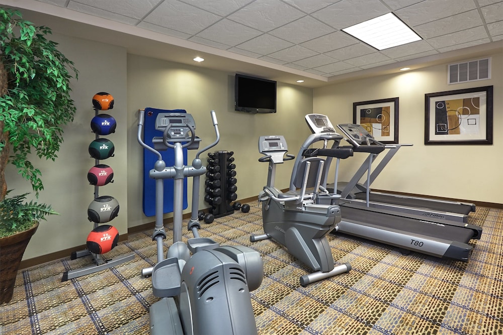 Holiday Inn Express Hotel & Suites Madison Verona by IHG - photo 39