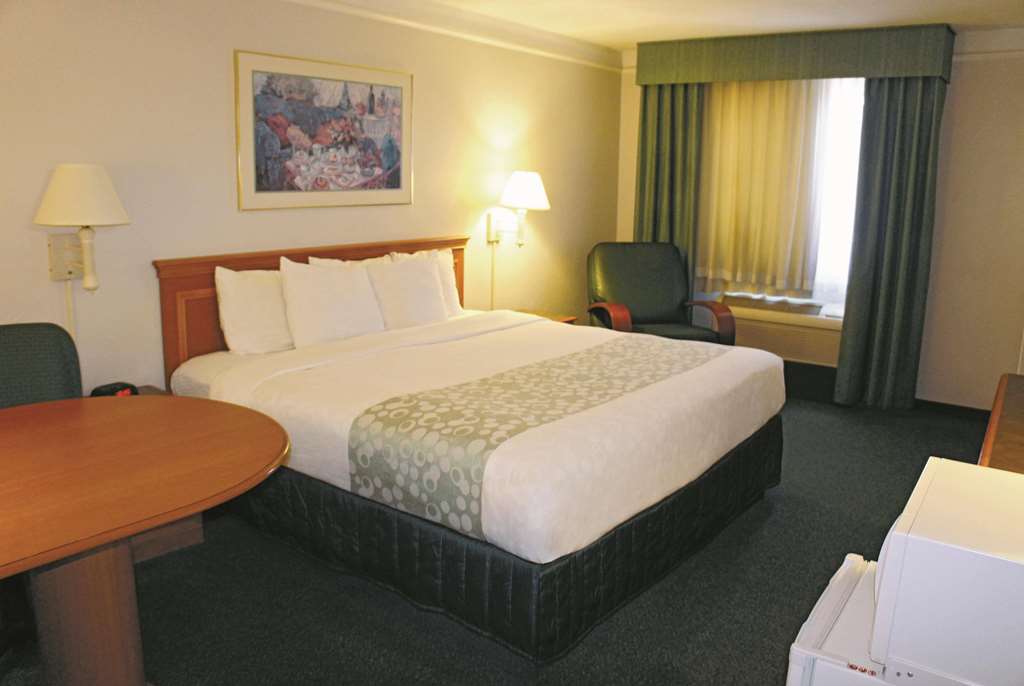 La Quinta Inn by Wyndham Kansas City Lenexa - photo 18