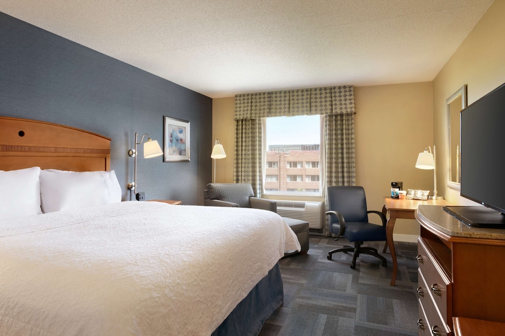 Hampton Inn New York LaGuardia Airport - photo 6