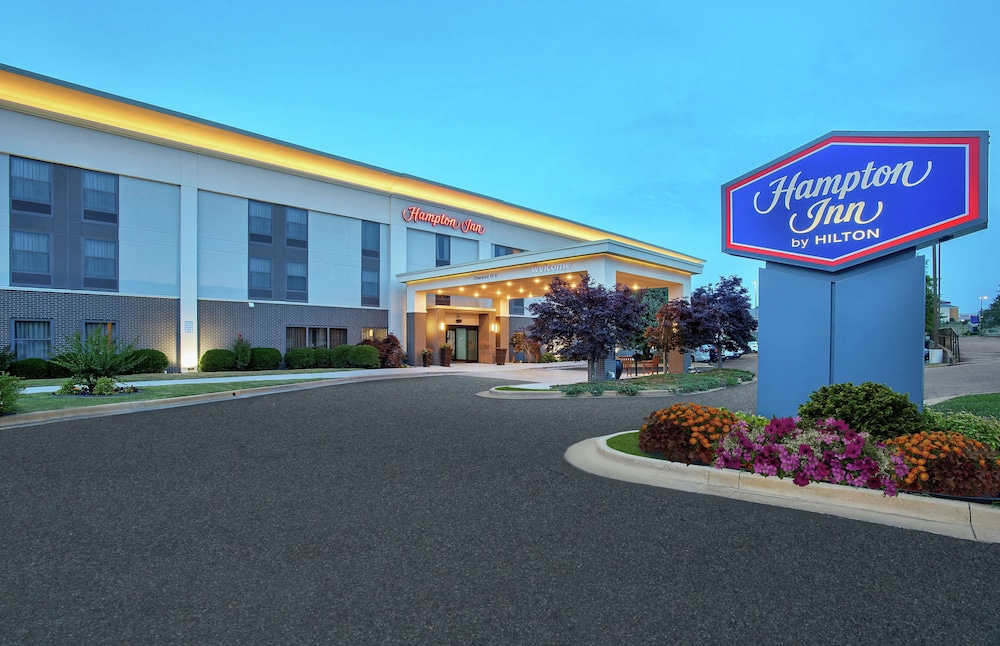 Hampton Inn Cullman - photo 32