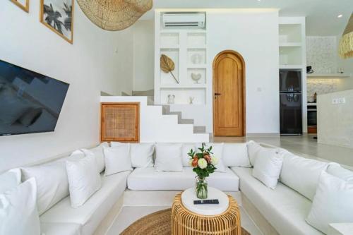1BR Pool Villa with 5 mins Ride to La Brisa & Beach — 4-Star Luxury Hotel in Canggu, Indonesia