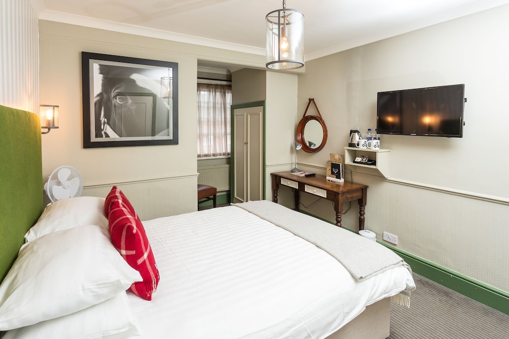 White Hart Newmarket by Marston's Inns — 4-Star Luxury Hotel in Newmarket, United Kingdom