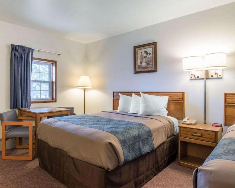 Econo Lodge Saint Albans - photo 16