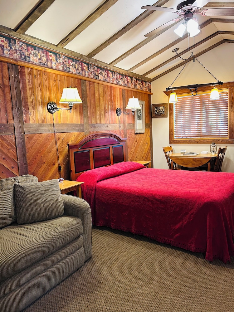 Moore's Old Pine Inn - photo 21