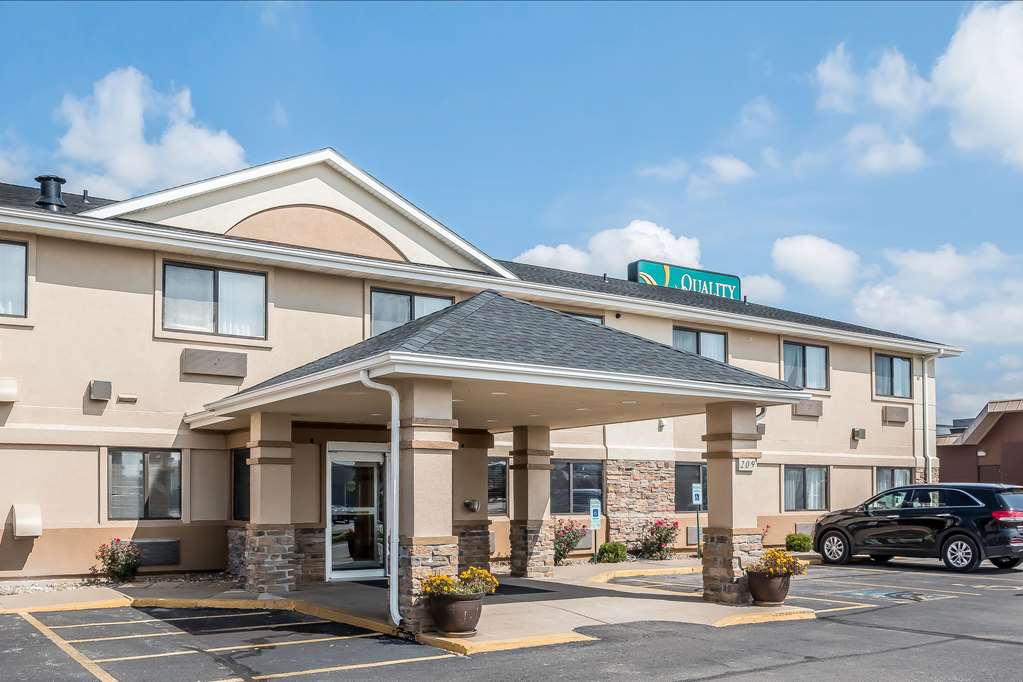Quality Inn Coralville Iowa River Landing - photo 3