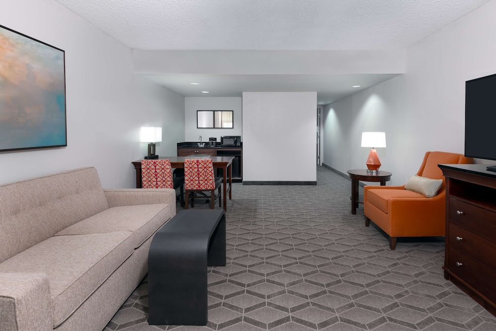 Embassy Suites by Hilton Dallas Park Central Area - photo 16