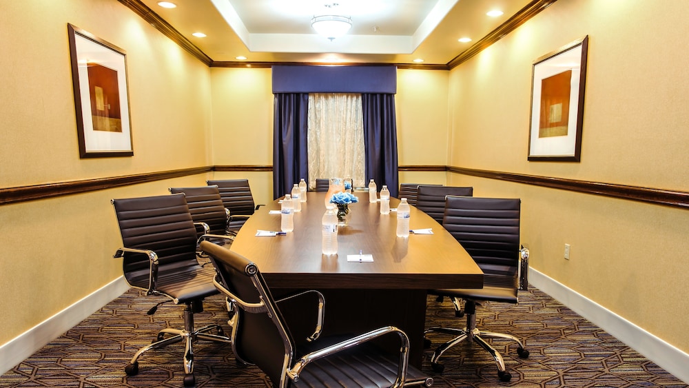 Holiday Inn Express & Suites Waller Prairie View by IHG - photo 37