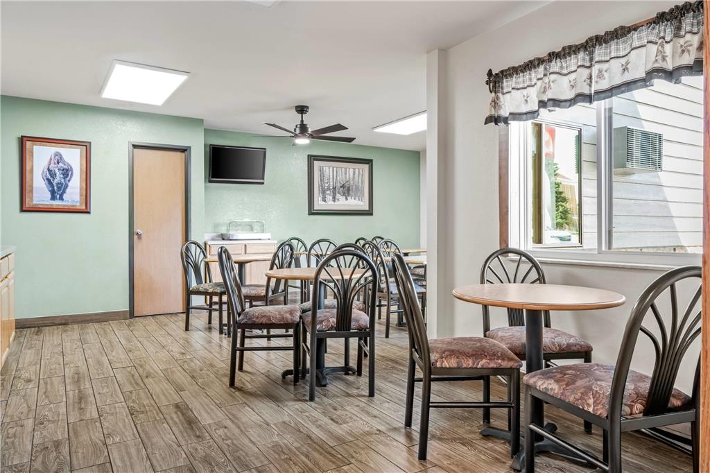 Econo Lodge Custer Crazy Horse Area - photo 48