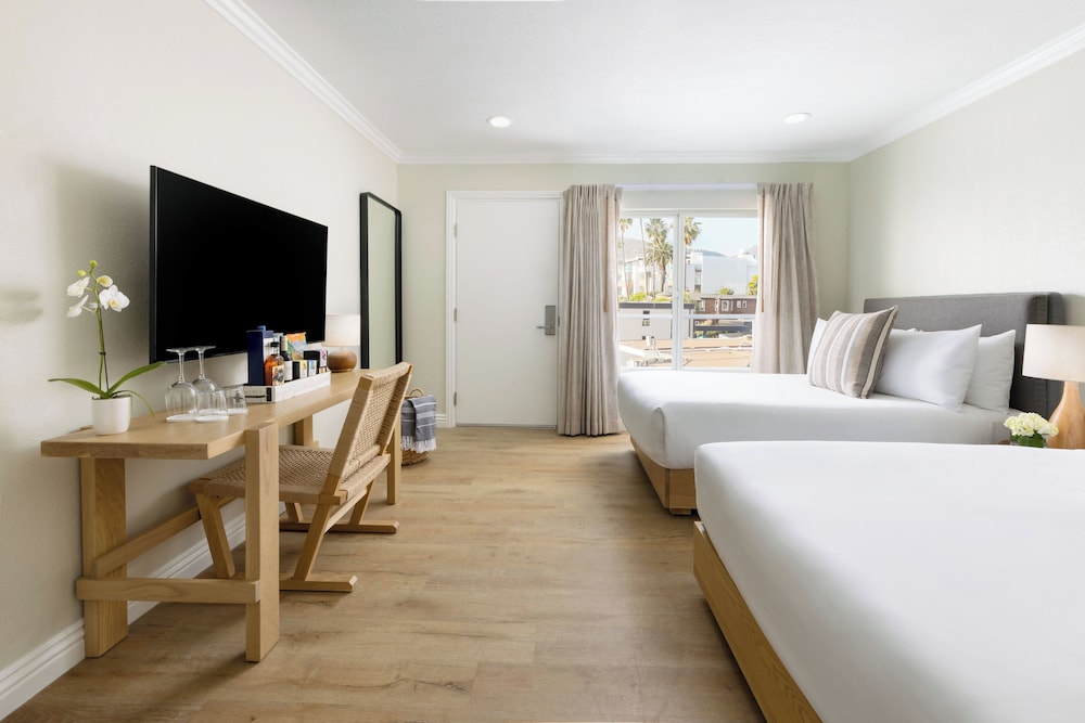 Pacific Edge Hotel - photo 11