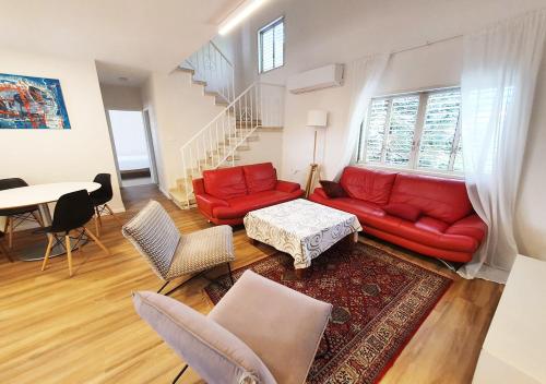 Spacious 3BD Penthouse with Rooftop & Parking — 4-Star Luxury Hotel in Ra'anana, Israel