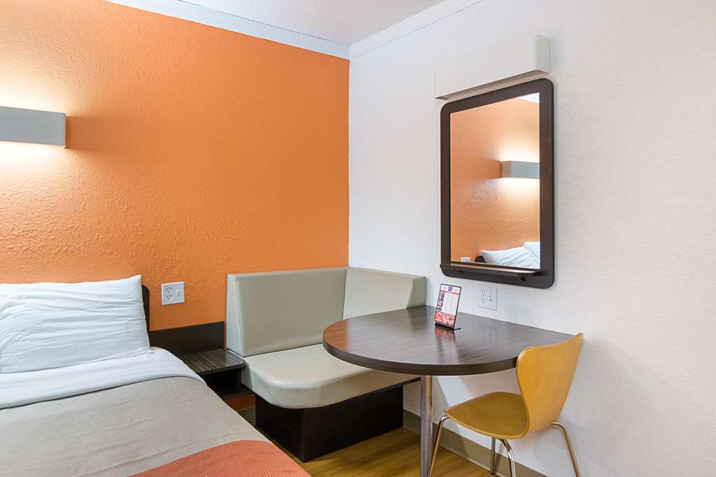 Motel 6 Tampa FL Fairgrounds - photo 12