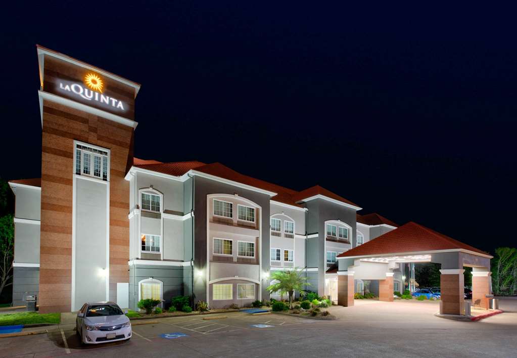 La Quinta Inn & Suites by Wyndham Palestine - photo 5