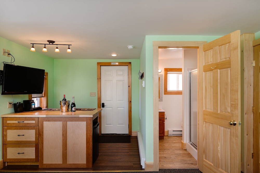 Cobble Mountain Lodge - photo 10