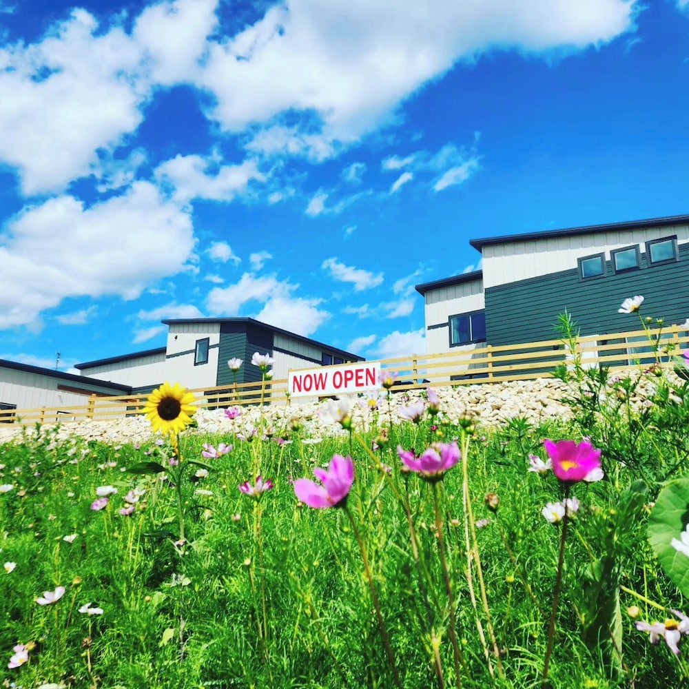 Bluffside Gardens - carbon neutral hotel in Decorah